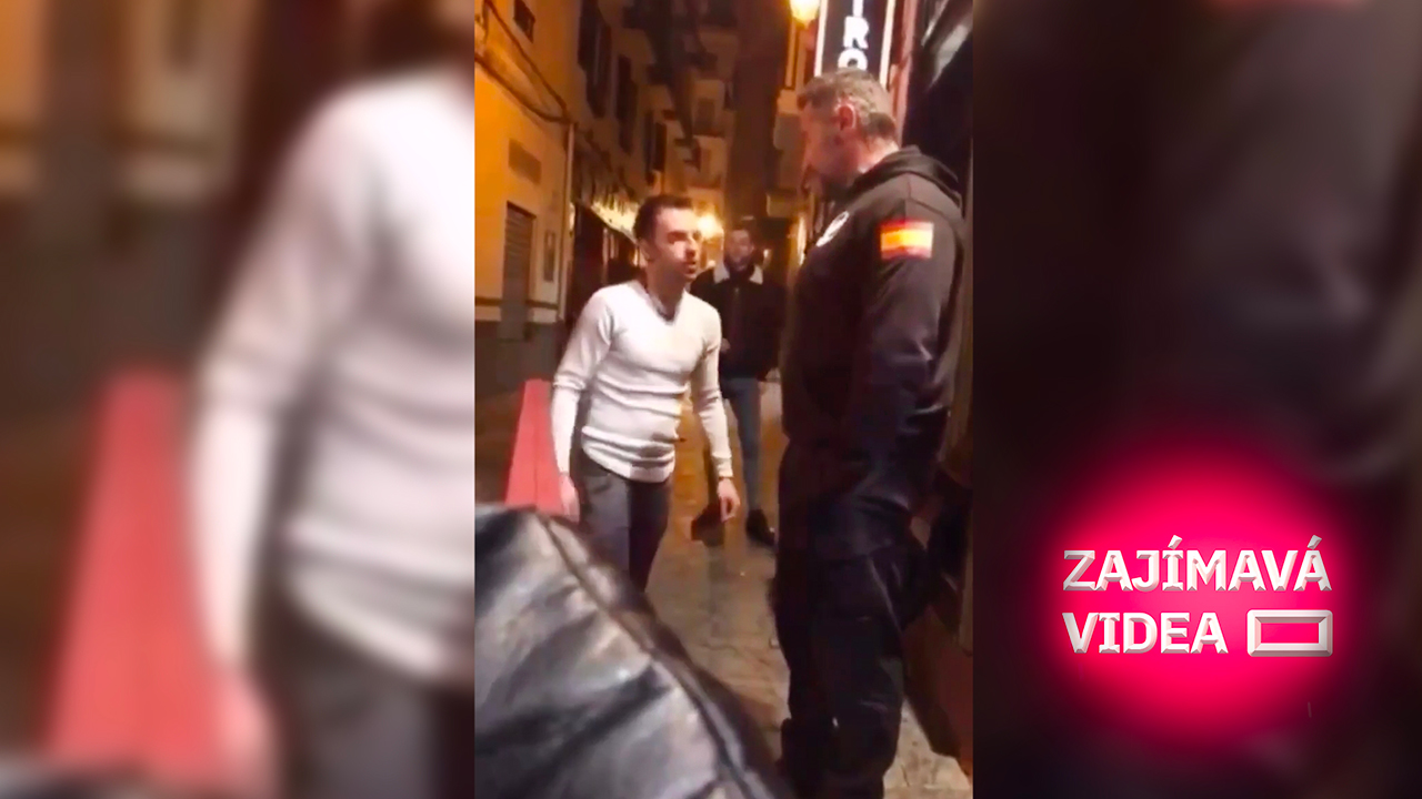 Vyskakoval si na obřího vyhazovače. Dostal facku a okamžitě šel k zemi