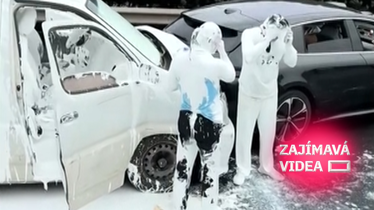 A je vymalováno. Kutilové převáželi latex, který jim po bouračce explodoval v kabině