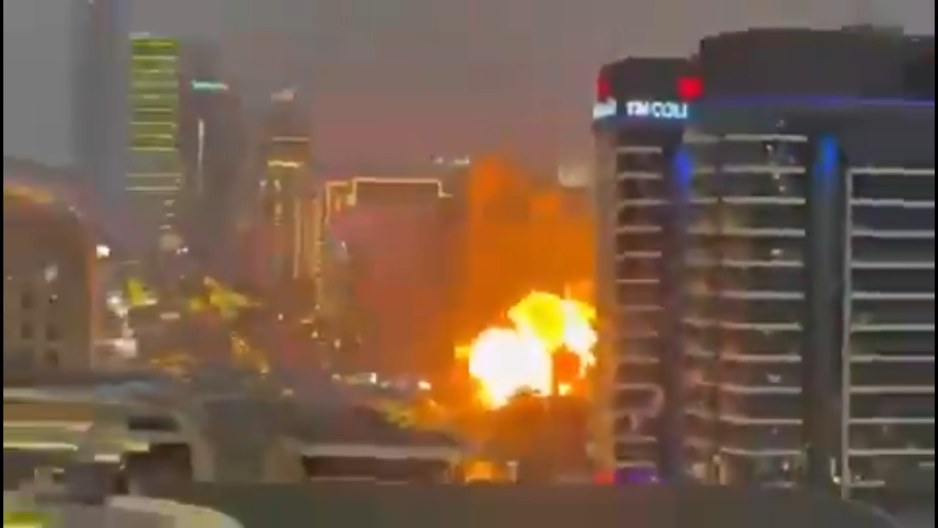 Videa z útoku na Dubaj plní sociální sítě. Záběry z města bez komentáře