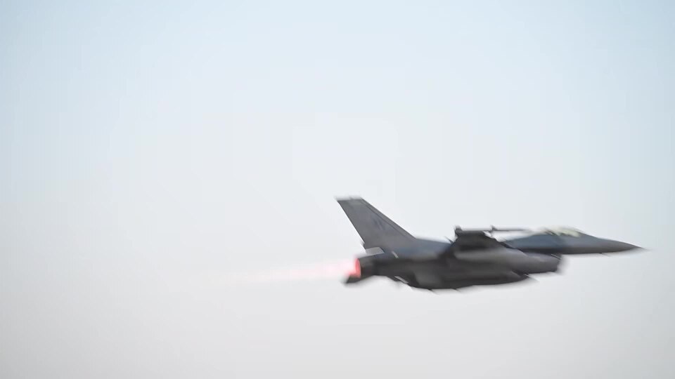 F-16 Fighting Falcon Take Offs (1023753)
