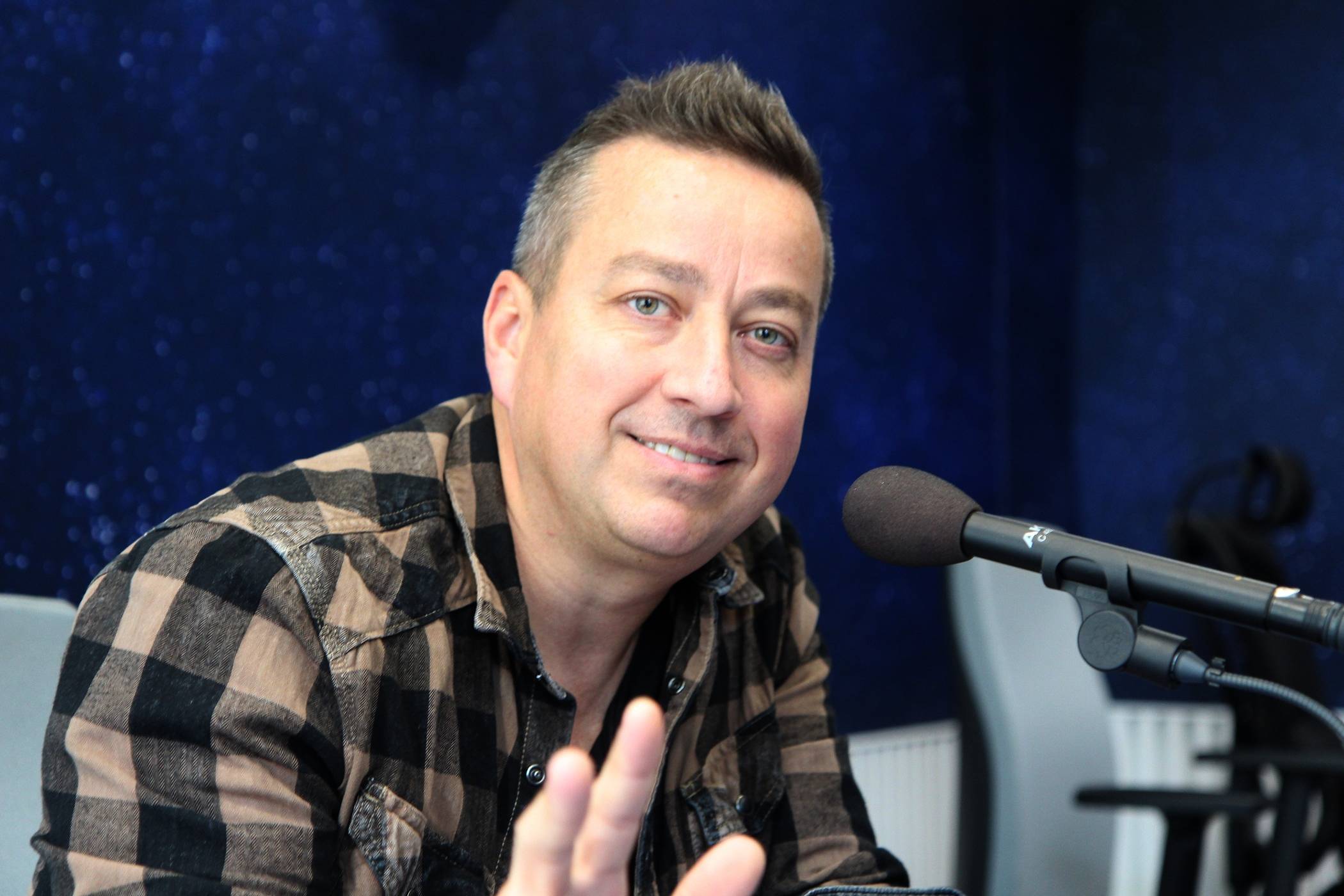 Zpívat hity legendárního zpěváka jsem se odhodlal až po osmnácti letech, říká zpěvák Petr Bende