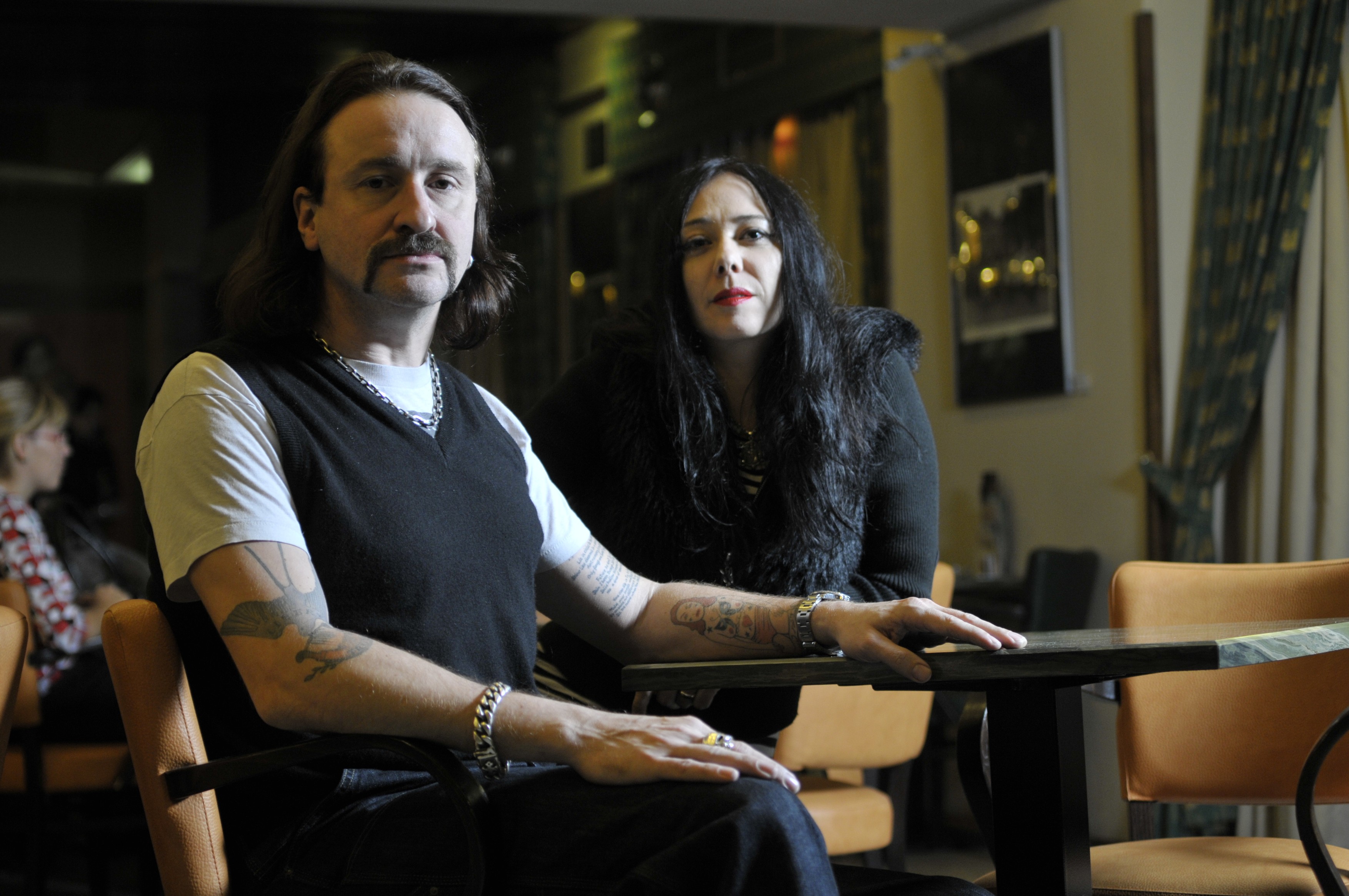 Jsme dvoučlenná armáda, říkají Alexander Hacke z Einstürzende Neubauten a Danielle de Picciotto před pražským koncertem