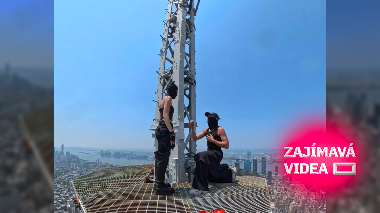 Nejšílenější žádost o ruku. Pár vylezl bez jištění na špičku mrakodrapu