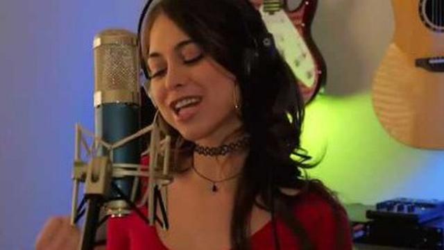 Riley Reid Spits A Freestyle In The Studio