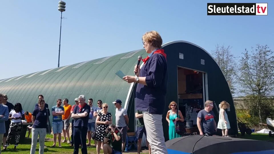 2018 04 21 Dopen van twee nieuwe vletten door locoburgemeester Nanning Mol bij scouting Leif Erikson