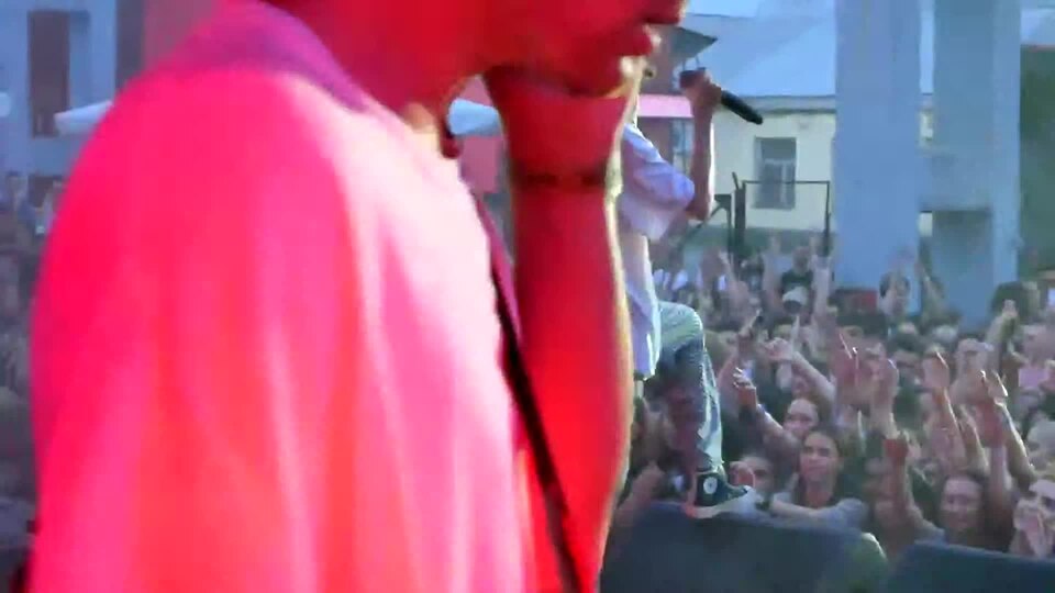 ПОШЛАЯ МОЛЛИ - ХАННАМОНТАНА ( LIVE )
