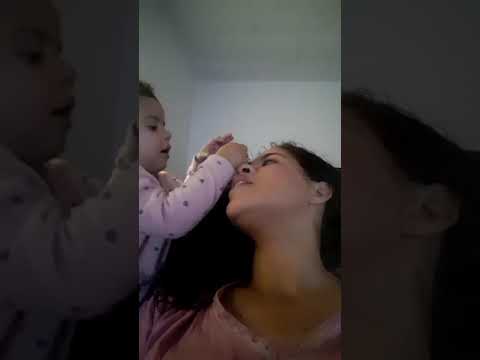 Bianca Dantas 1 ano e 8 meses batendo na mami