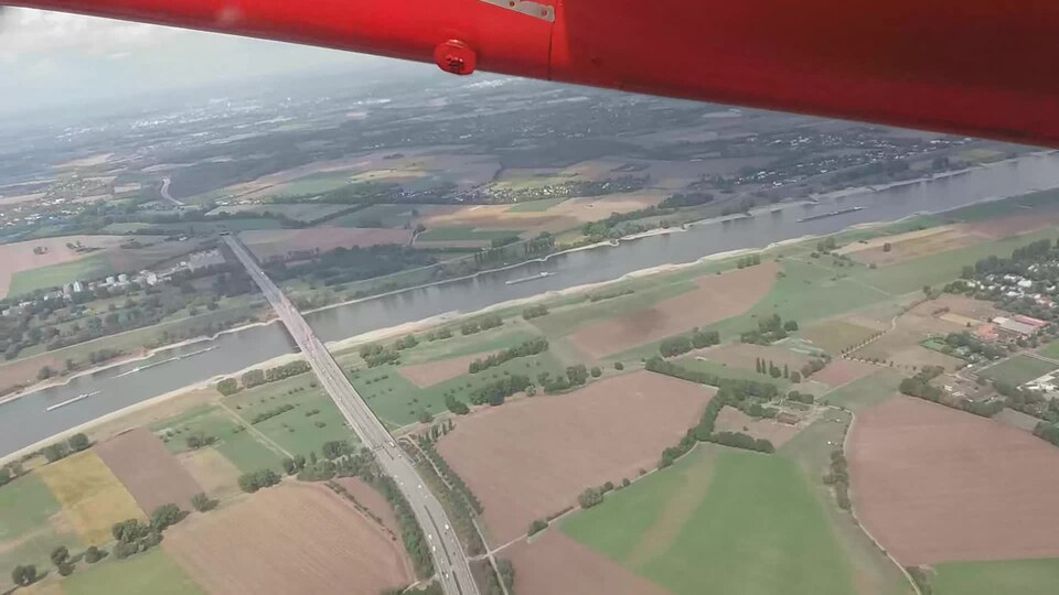 Above Düsseldorf 122742