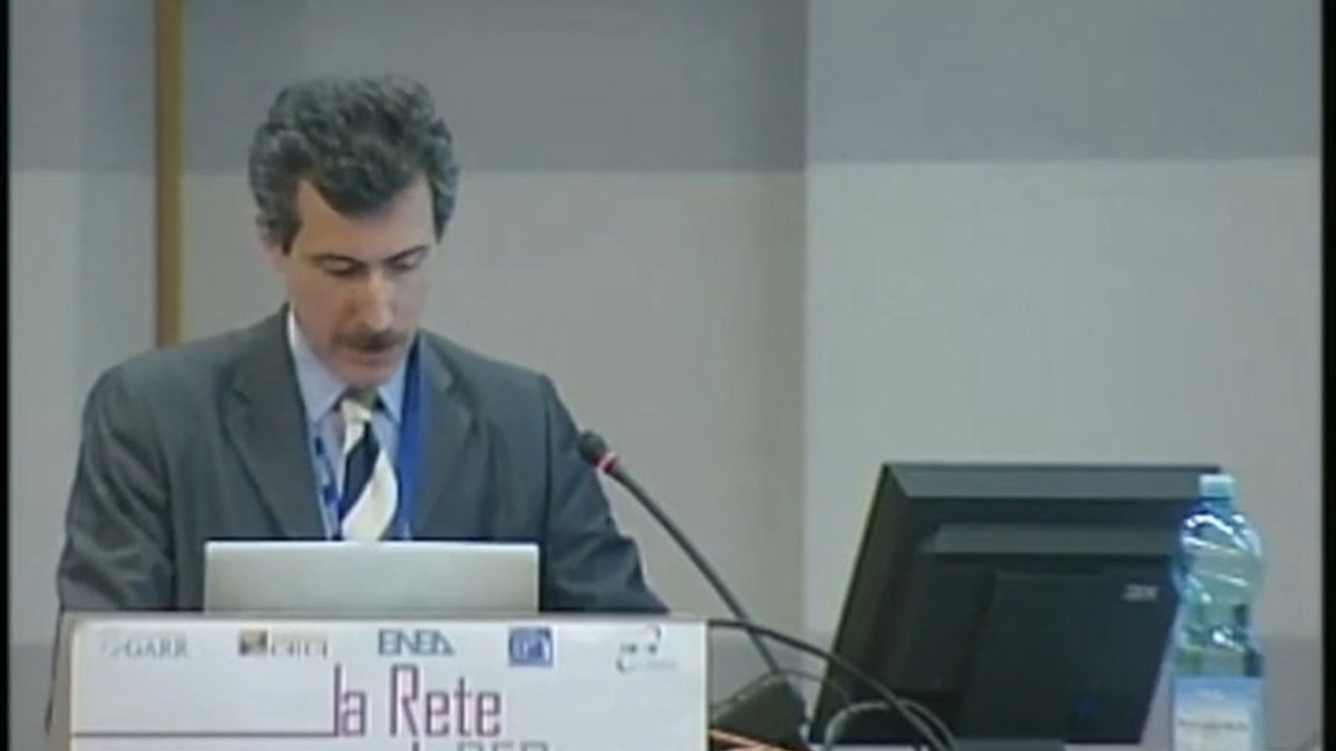 Realizing and managing a national Broadband network for GARR - F. Bandinelli - Conferenza GARR 2005