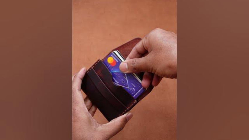 Handmade leather card holder #handmade #handmadeleatherwallet #leathercraft
