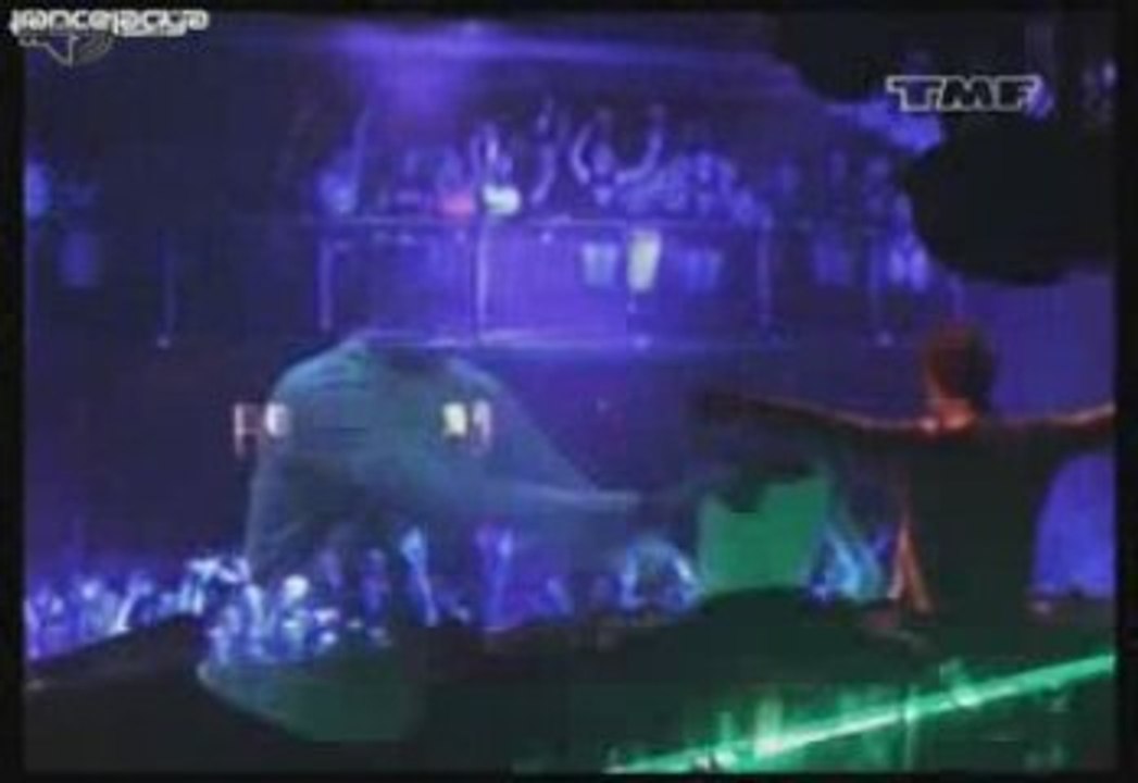 Armin Van Buuren - Sunburn