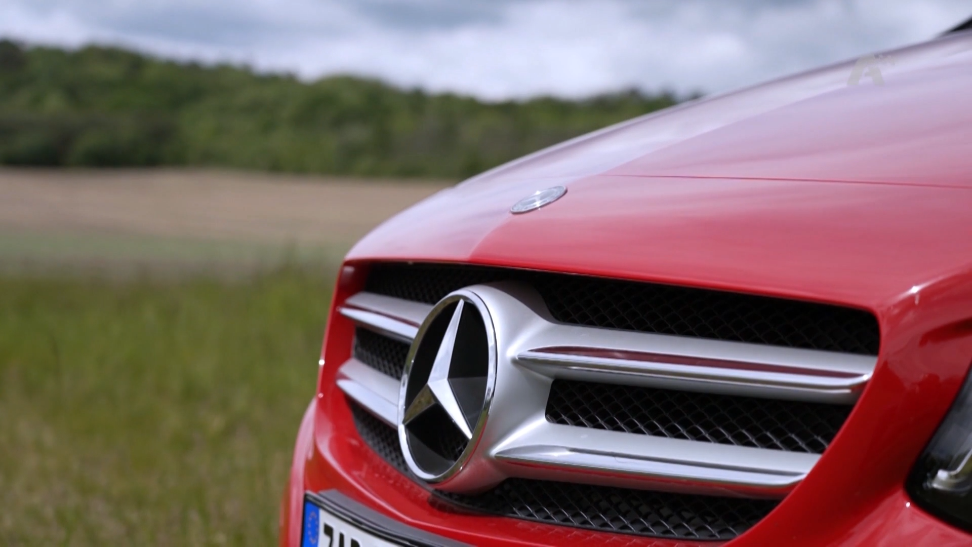 Rodinný Mercedes za 100 000 Kč může být skvělá koupě. Pod kapotou má nezničitelný motor