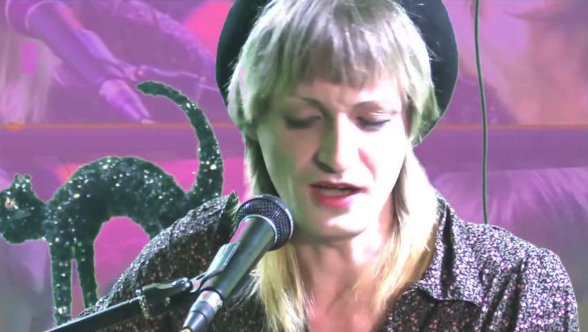 Liszi Ladida LIVE@TV STUDIO-JAM VAN III - 2021-10-16 20-13-35_720p